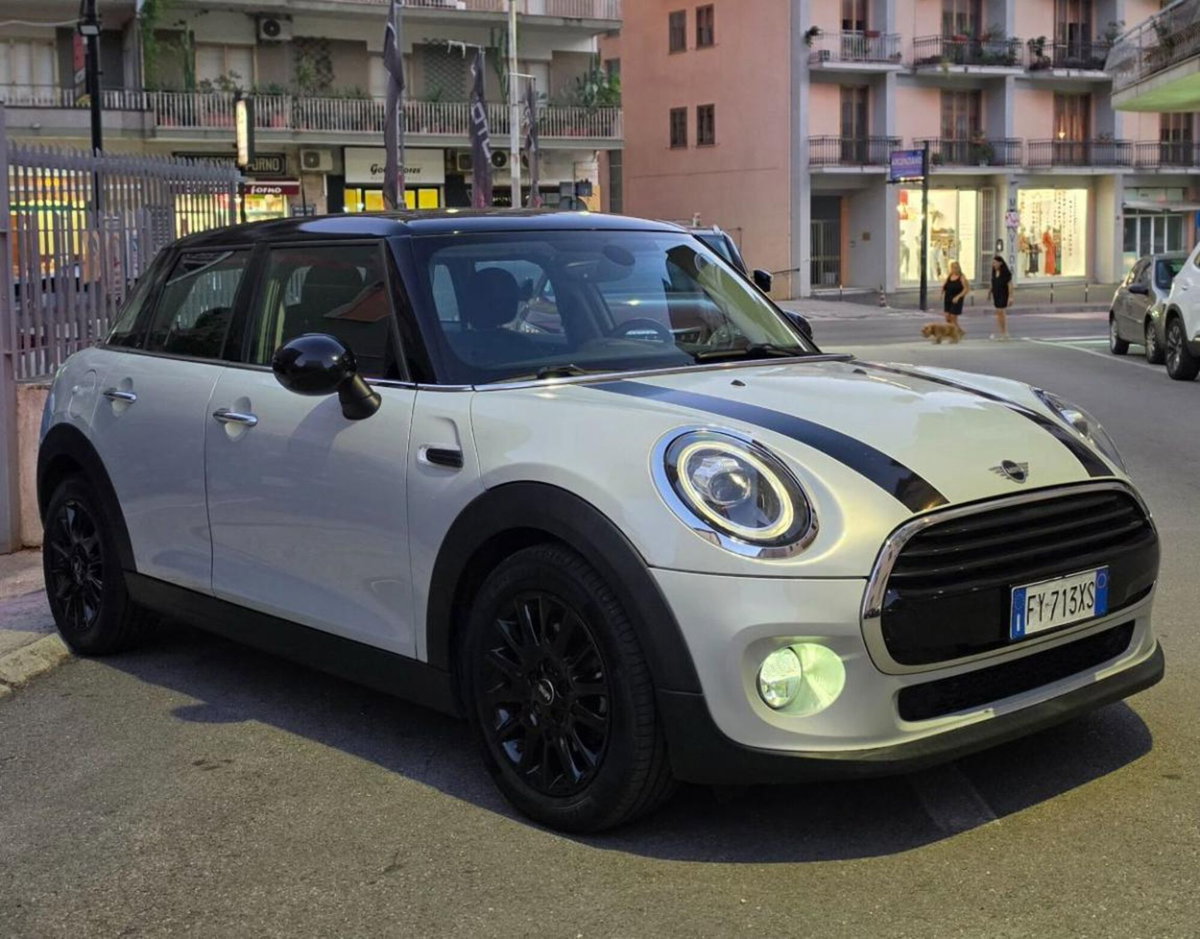 MINI Mini 1.5 Cooper 5 porte (4)