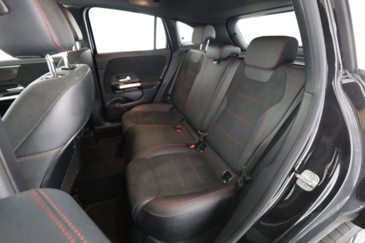 Mercedes-Benz CLA Shooting Brake 200 d Automatic 4Matic Shooting Brake Premium (3)