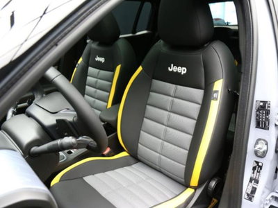 Jeep Avenger 1.2 turbo e-hybrid mhev The North Face 4xe 145cv edct6 (9)