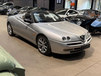Alfa Romeo Spider 2.0i 16V Twin Spark cat L (3)