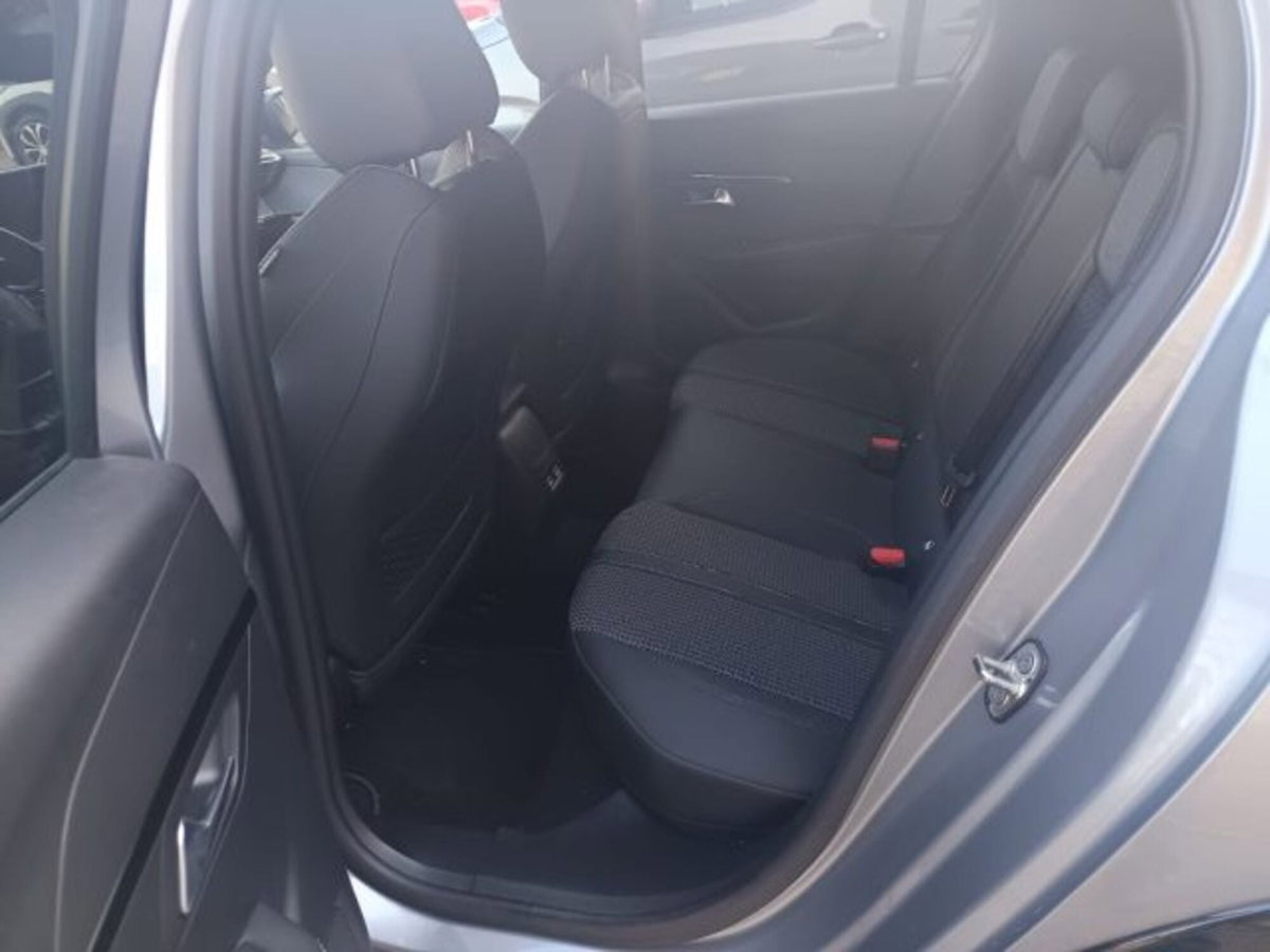 Peugeot 208 BlueHDi 100 Stop&Start 5 porte GT (9)