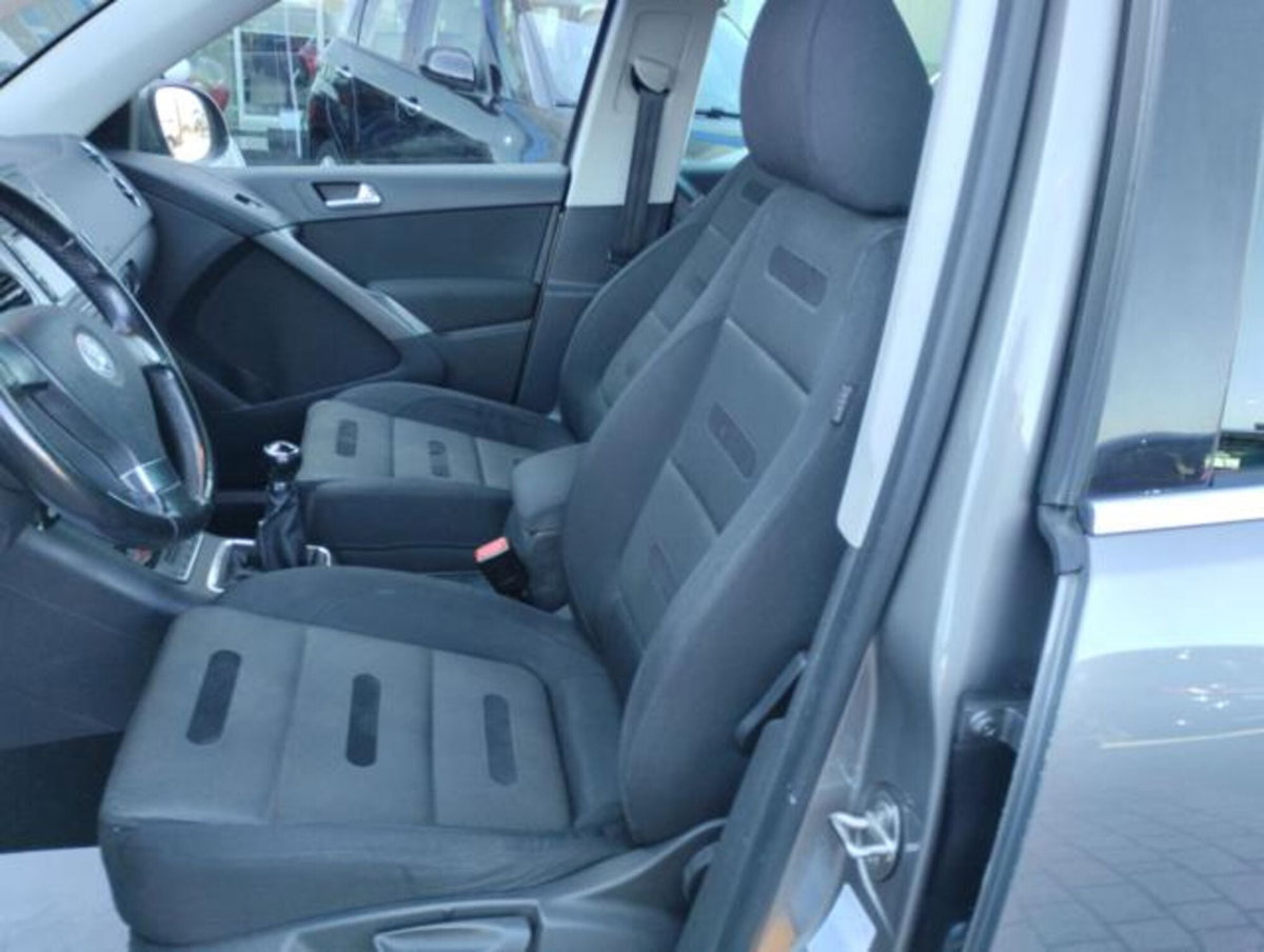 Volkswagen Tiguan 2.0 16V TDI DPF tiptronic Sport & Style (18°) (9)