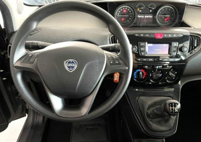 Lancia Ypsilon 1.0 FireFly 5 porte S&S Hybrid Silver Plus (2)