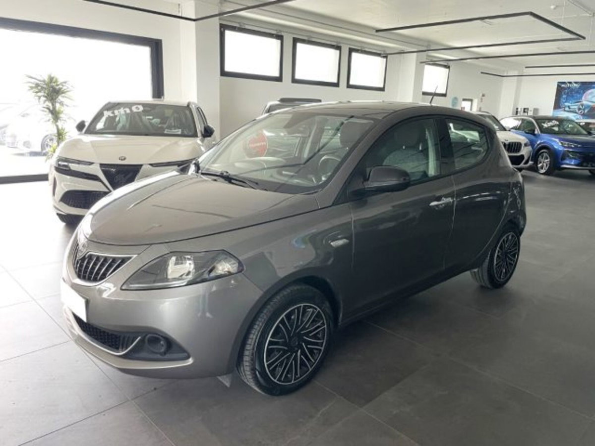 Lancia Ypsilon 1.0 FireFly 5 porte S&S Hybrid Silver Plus (3)