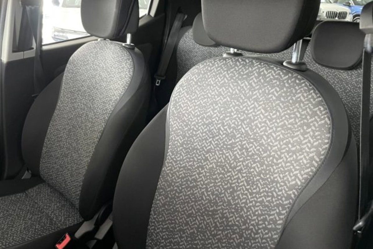 Lancia Ypsilon 1.0 FireFly 5 porte S&S Hybrid Silver Plus (8)