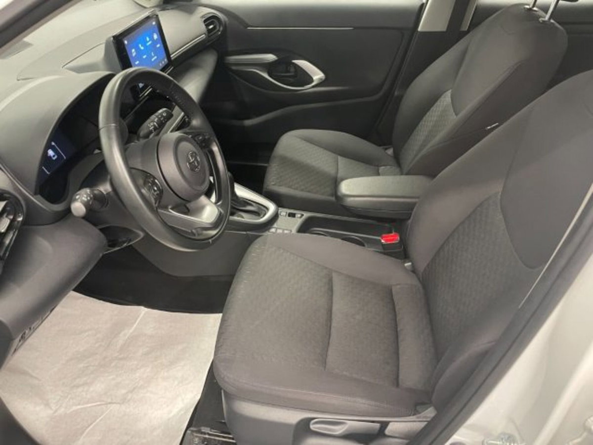 Toyota Yaris Cross 1.5 Hybrid 5p. E-CVT Active (2)