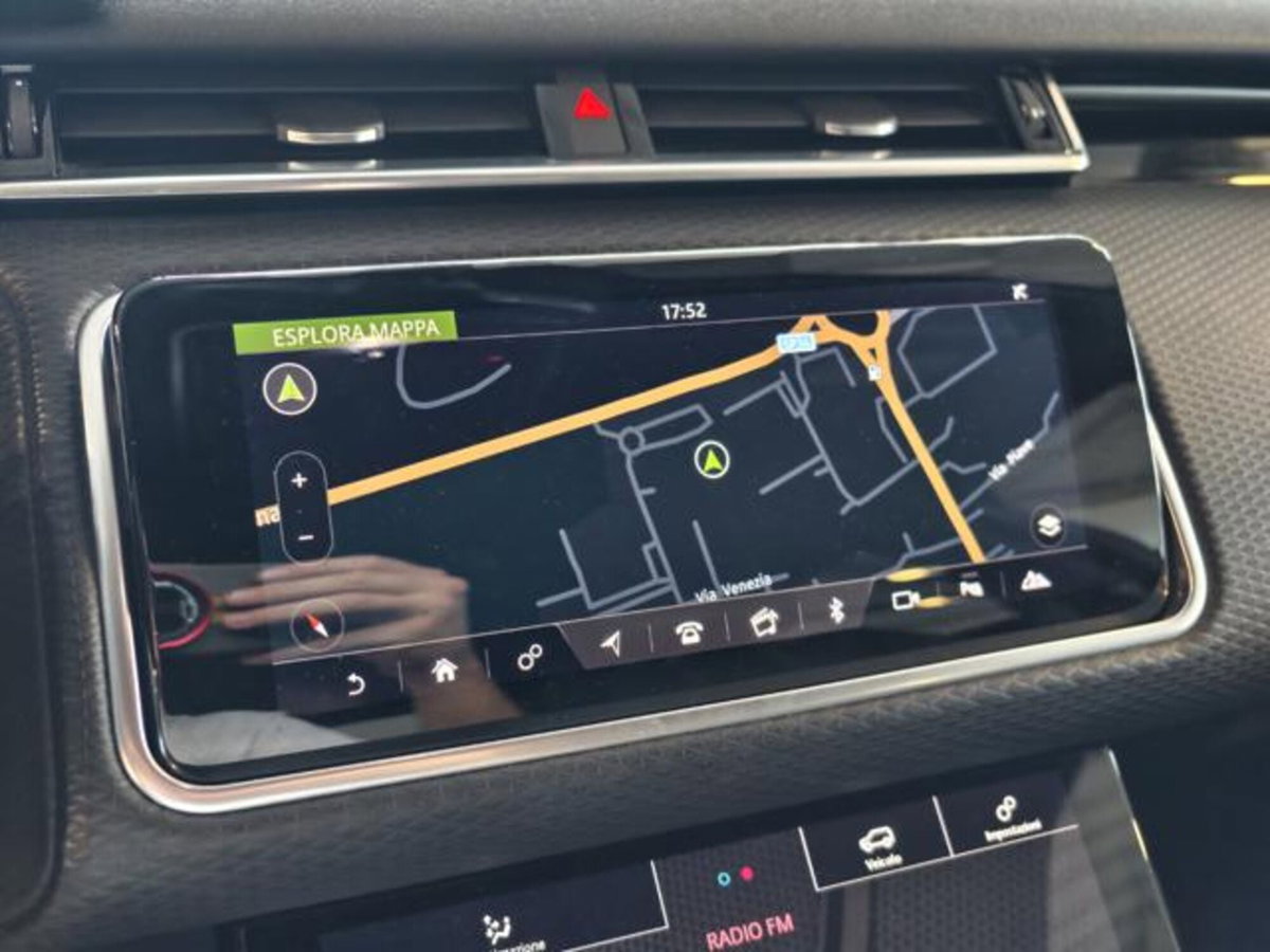 Land Rover Range Rover Velar 2.0D I4 240 CV R-Dynamic HSE (13)