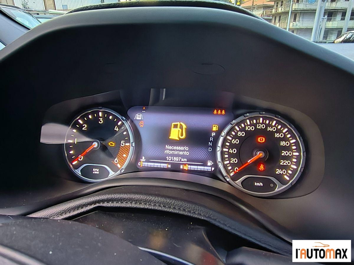 Jeep Renegade 1.6 Mjt DDCT 120 CV S (9)