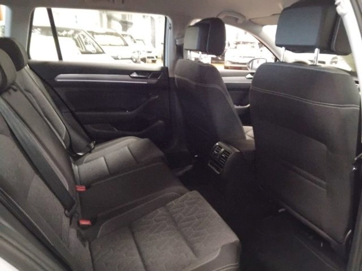 Volkswagen Passat Variant 2.0 TDI SCR EVO DSG Business (10)