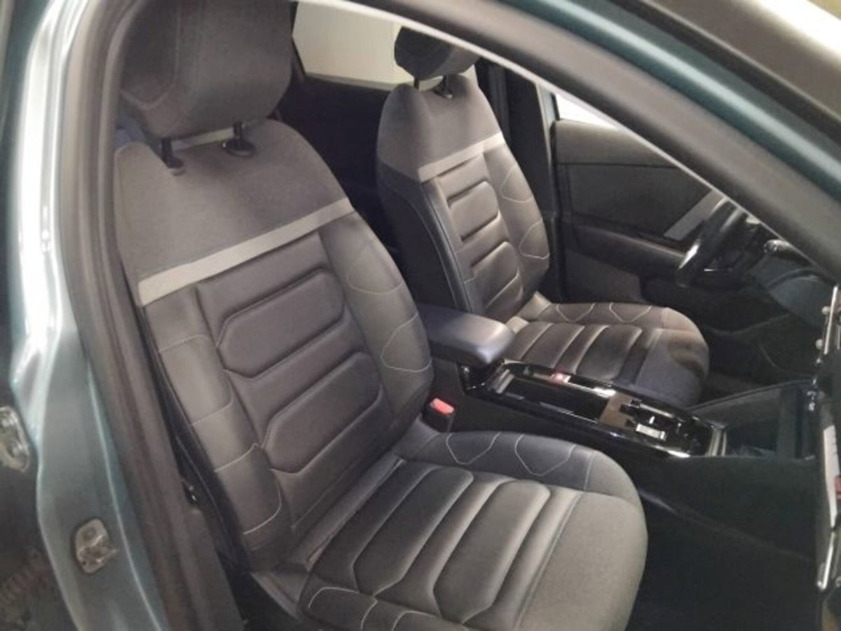 Citroen C4 PureTech 130 S&S EAT8 Shine (16)
