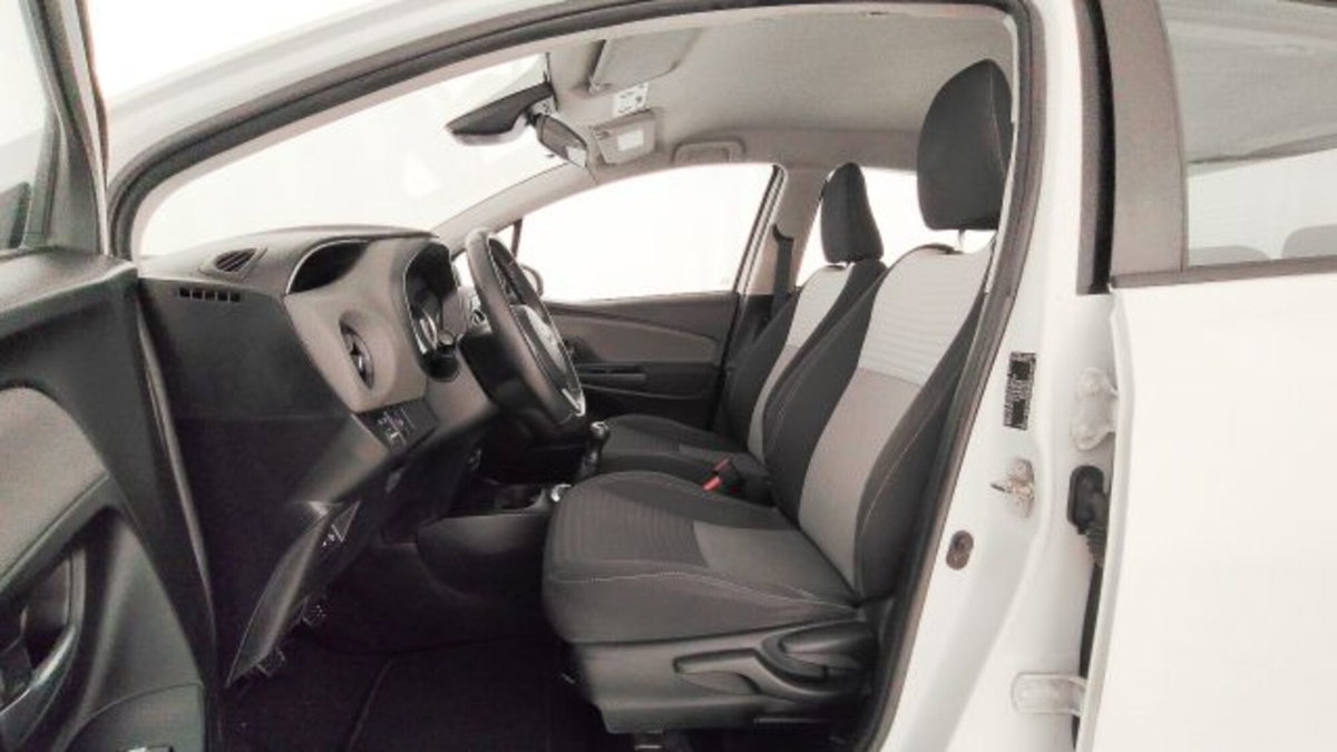 Toyota Yaris 1.0 72 CV 5 porte Active (14)