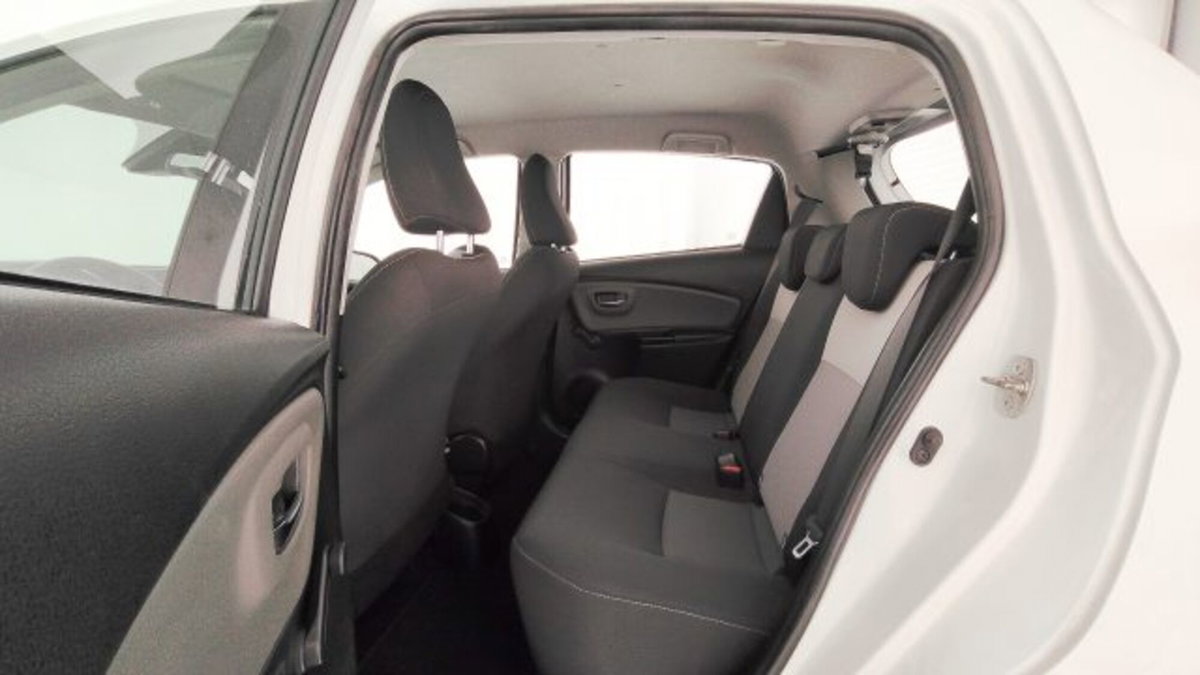 Toyota Yaris 1.0 72 CV 5 porte Active (15)