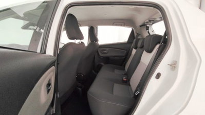 Toyota Yaris 1.0 72 CV 5 porte Active (15)