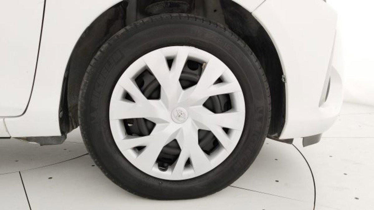 Toyota Yaris 1.0 72 CV 5 porte Active (17)