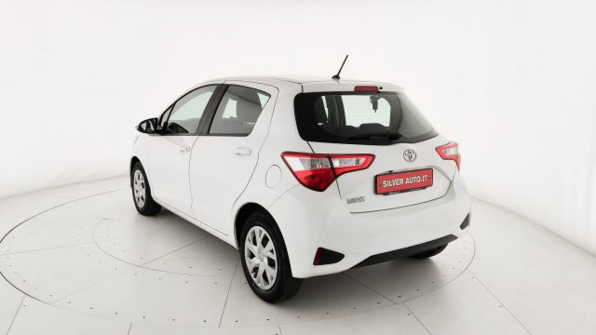 Toyota Yaris 1.0 72 CV 5 porte Active (5)