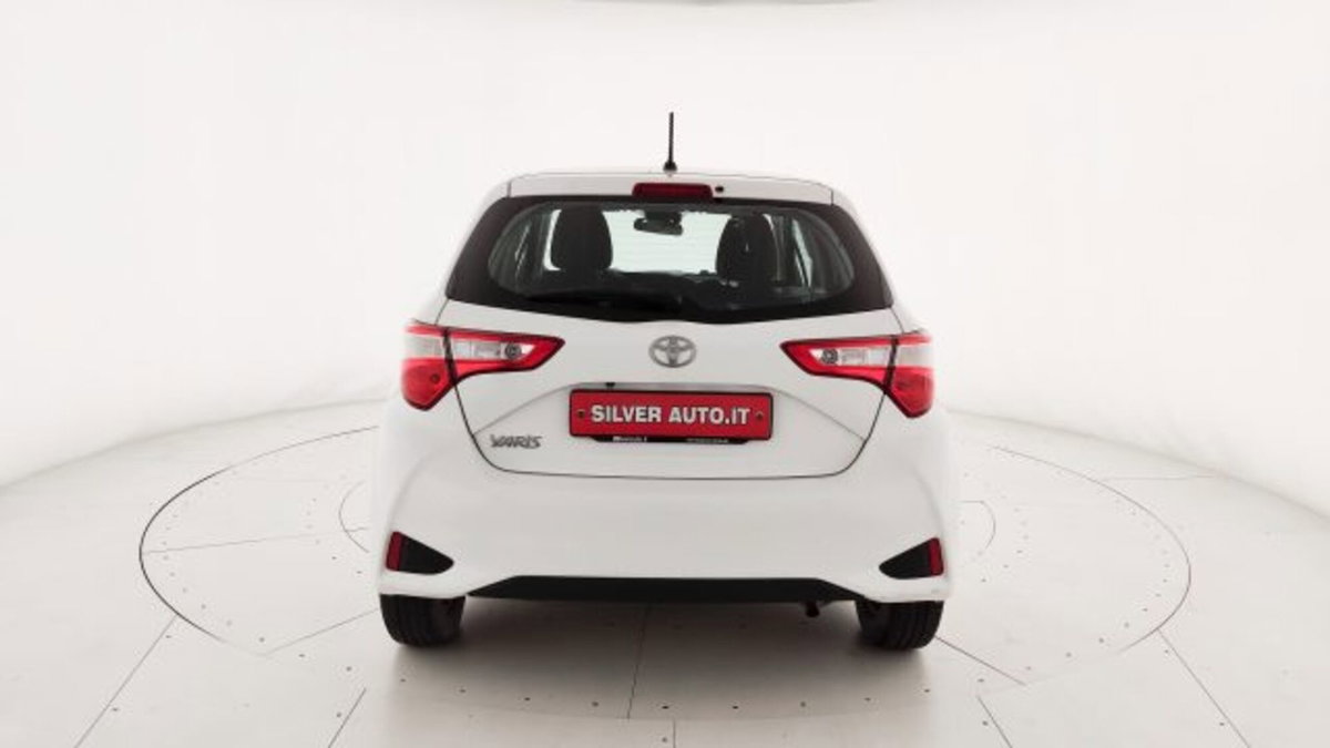 Toyota Yaris 1.0 72 CV 5 porte Active (6)