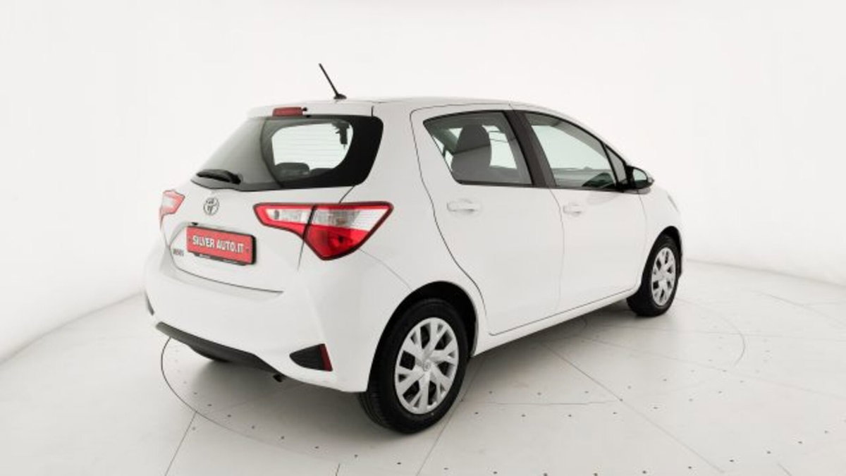 Toyota Yaris 1.0 72 CV 5 porte Active (7)