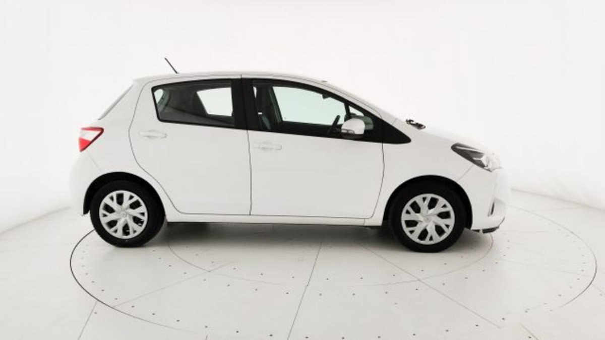 Toyota Yaris 1.0 72 CV 5 porte Active (8)