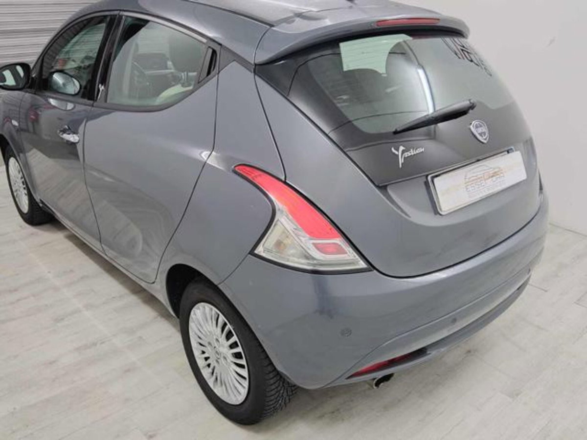 Lancia Ypsilon 1.2 69 CV 5 porte Gold (4)