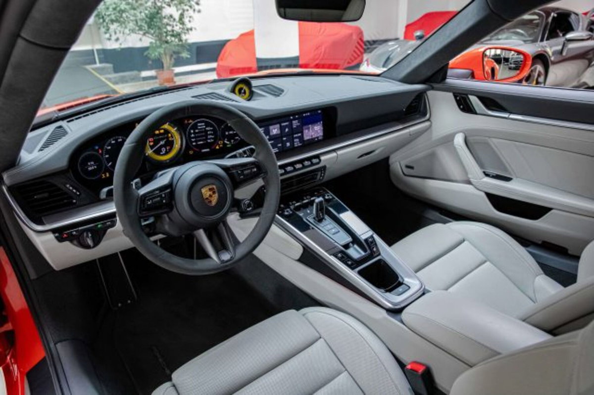 Porsche 911 Coupé 3.7 Turbo 50 Anni (10)