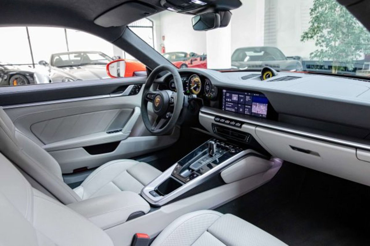 Porsche 911 Coupé 3.7 Turbo 50 Anni (12)