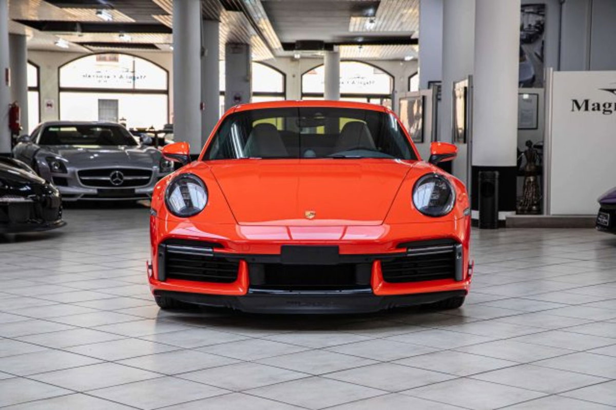 Porsche 911 Coupé 3.7 Turbo 50 Anni (2)