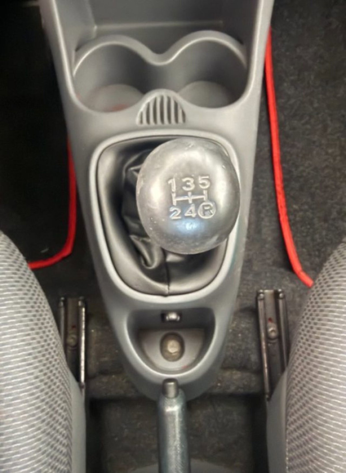 Toyota Aygo 1.0 12V VVT-i 3 porte Sol (15)
