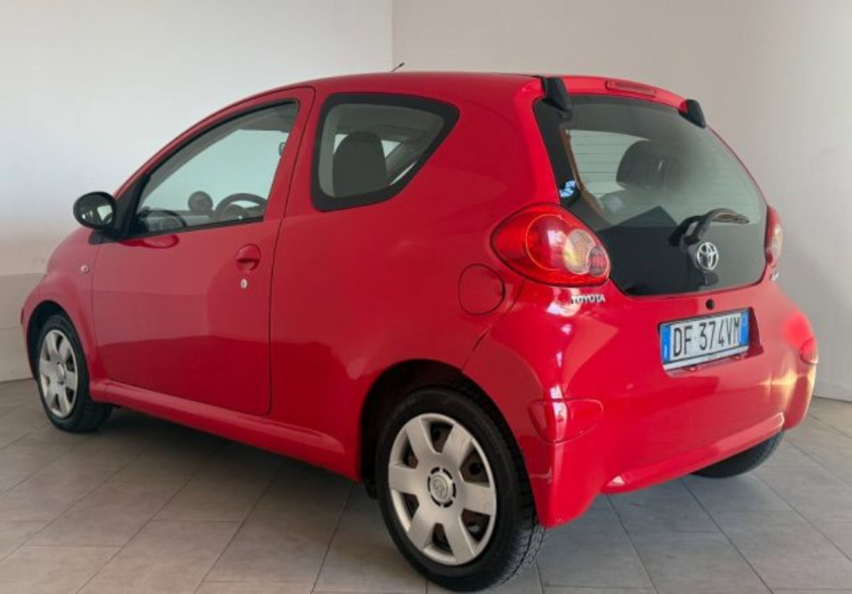 Toyota Aygo 1.0 12V VVT-i 3 porte Sol (4)