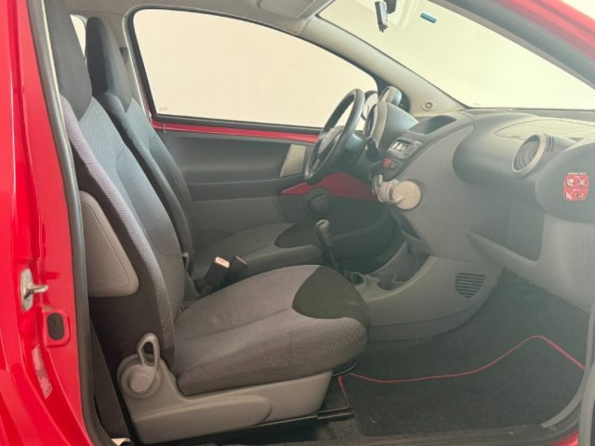 Toyota Aygo 1.0 12V VVT-i 3 porte Sol (8)