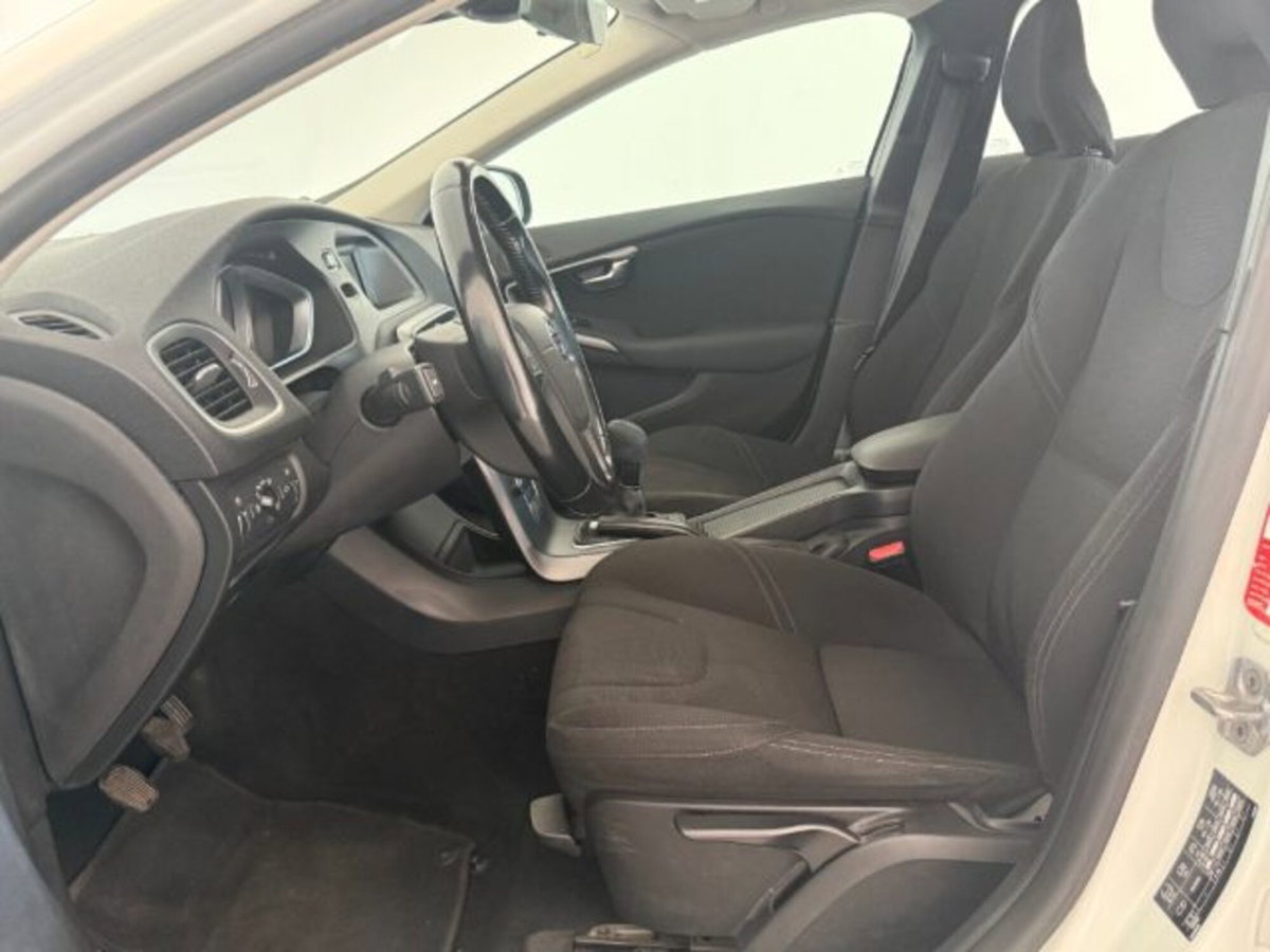 Volvo V40 T2 Summum (19)