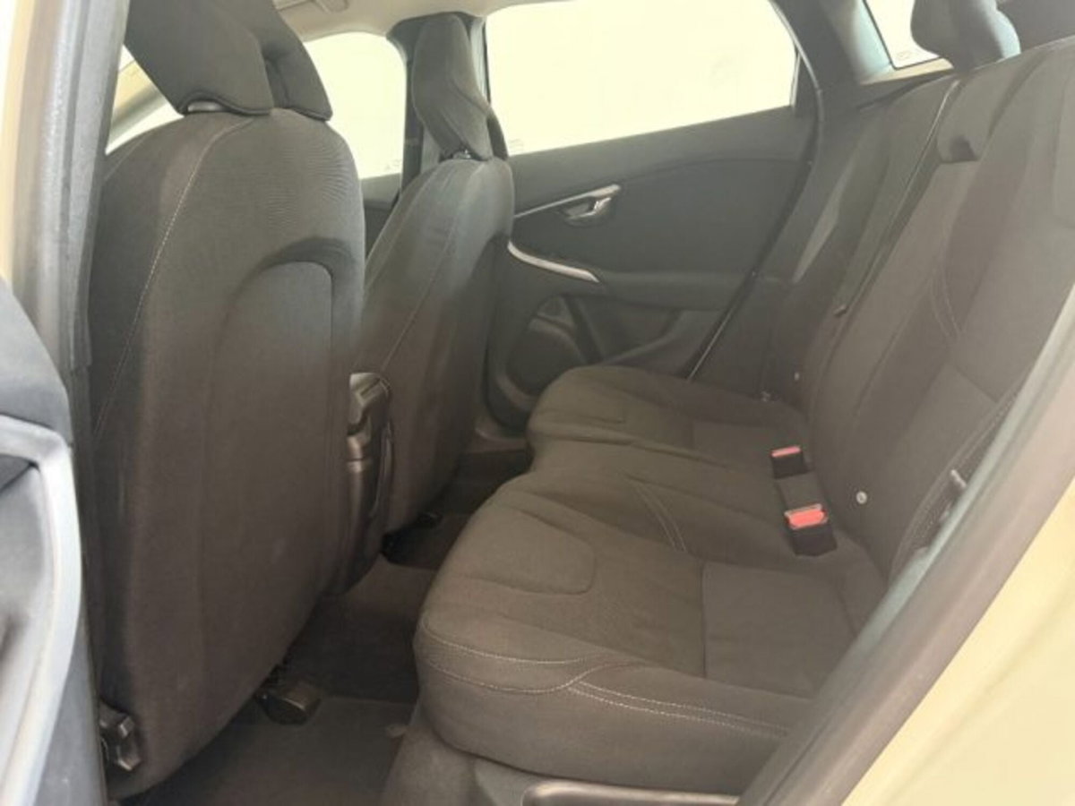 Volvo V40 T2 Summum (20)