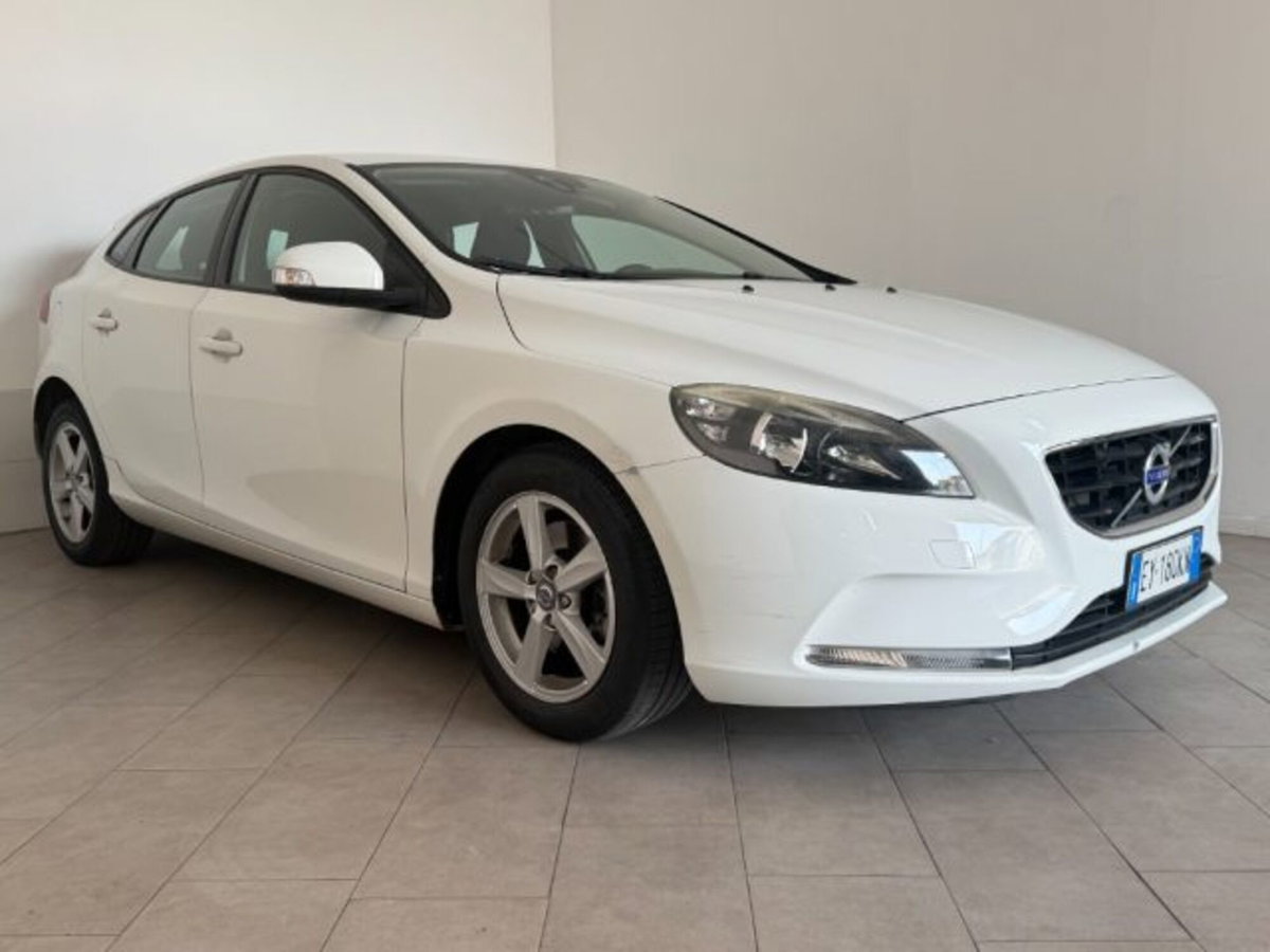 Volvo V40 T2 Summum (3)