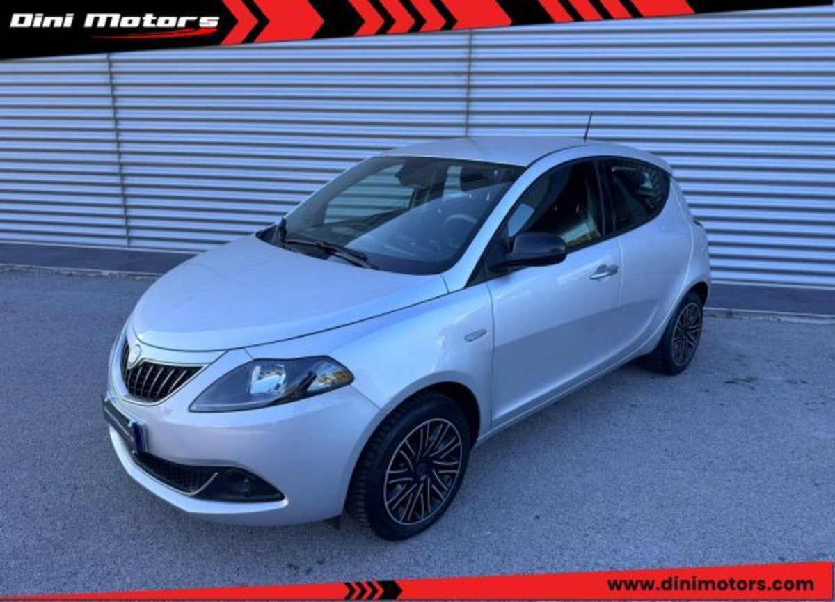 Lancia Ypsilon 1.0 FireFly 5 porte S&S Hybrid Ecochic Gold