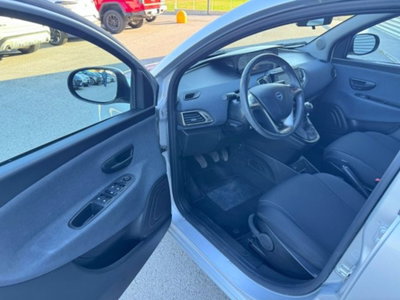 Lancia Ypsilon 1.0 FireFly 5 porte S&S Hybrid Ecochic Gold (13)