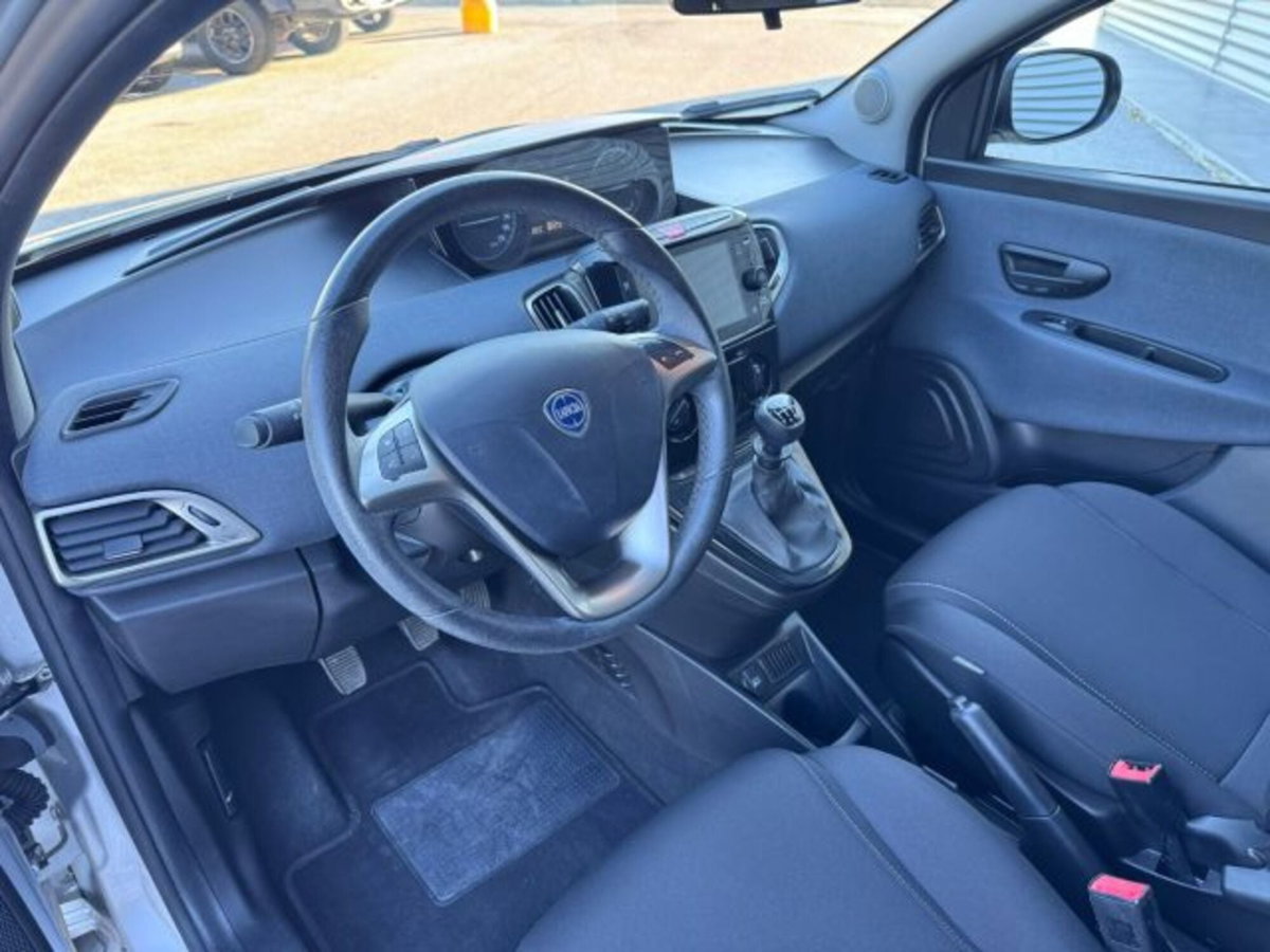 Lancia Ypsilon 1.0 FireFly 5 porte S&S Hybrid Ecochic Gold (14)