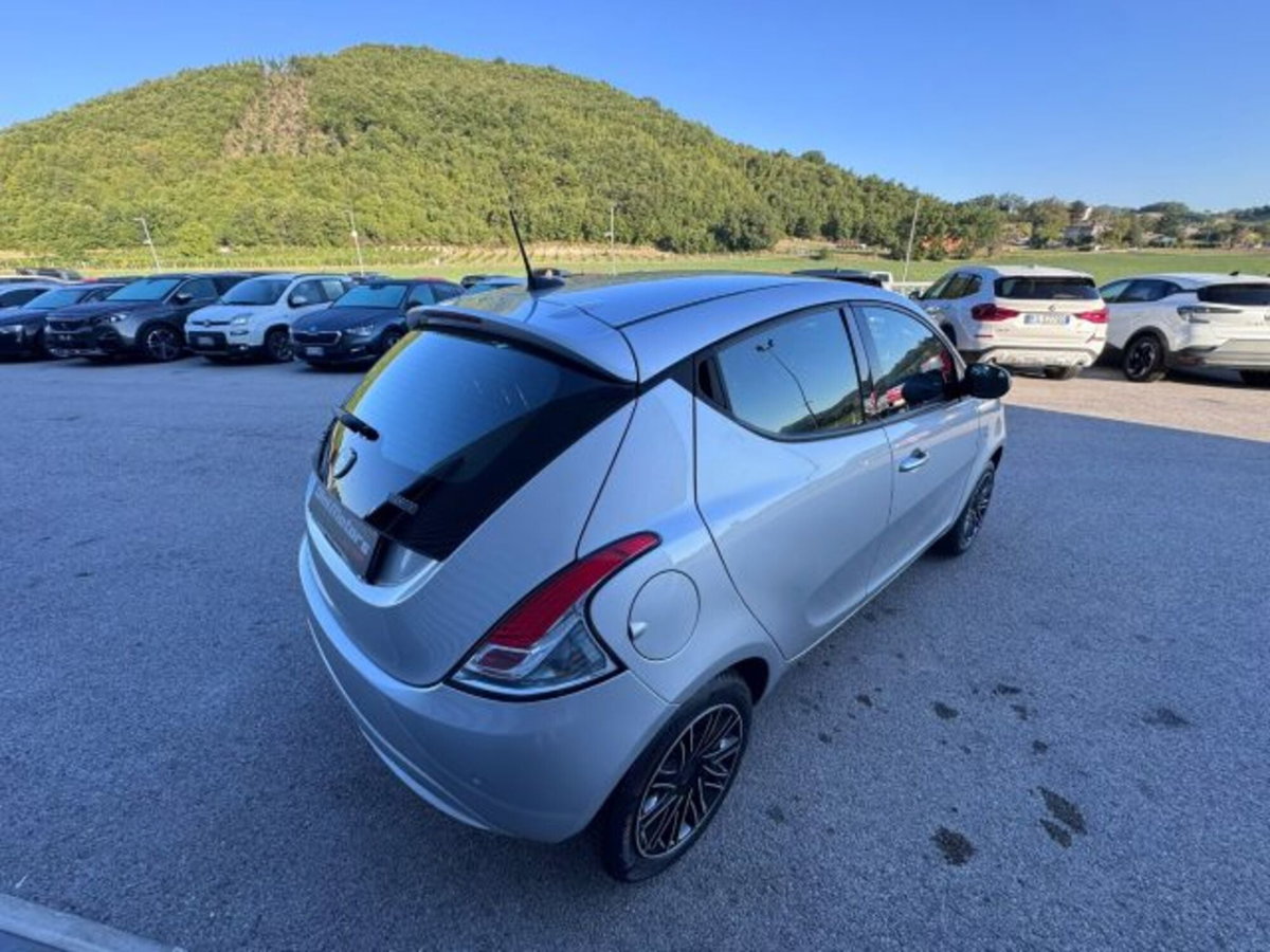 Lancia Ypsilon 1.0 FireFly 5 porte S&S Hybrid Ecochic Gold (5)