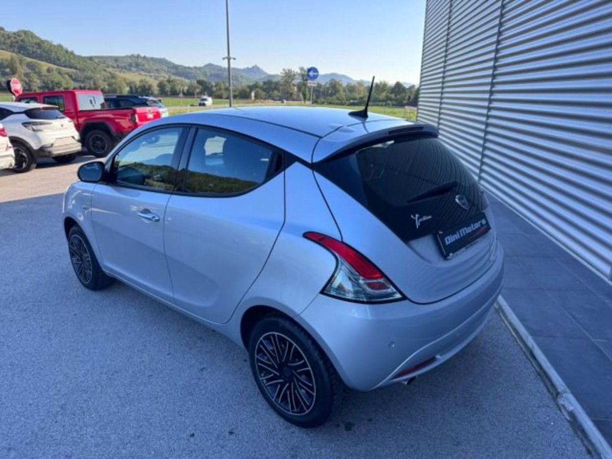 Lancia Ypsilon 1.0 FireFly 5 porte S&S Hybrid Ecochic Gold (7)