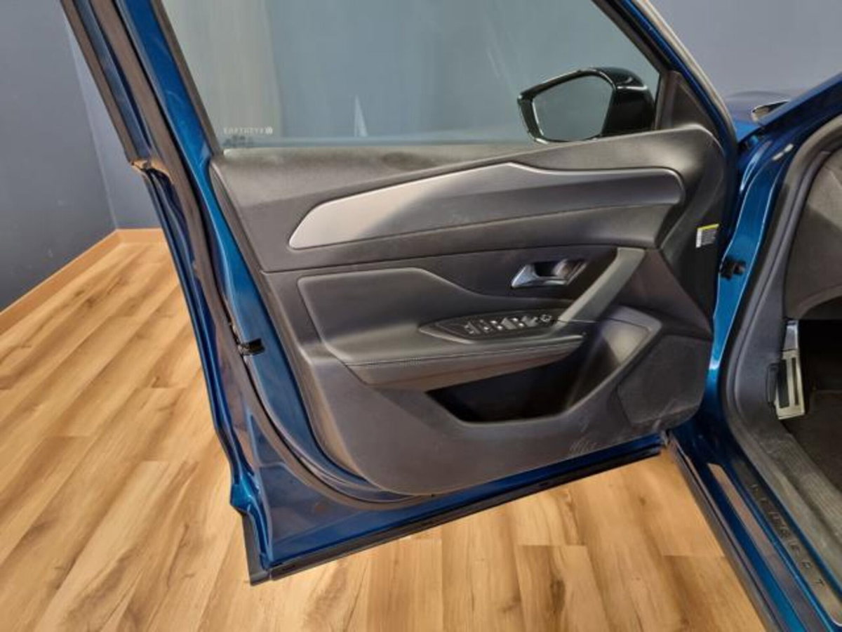 Peugeot 408 Hybrid 225 e-EAT8 First Edition (13)