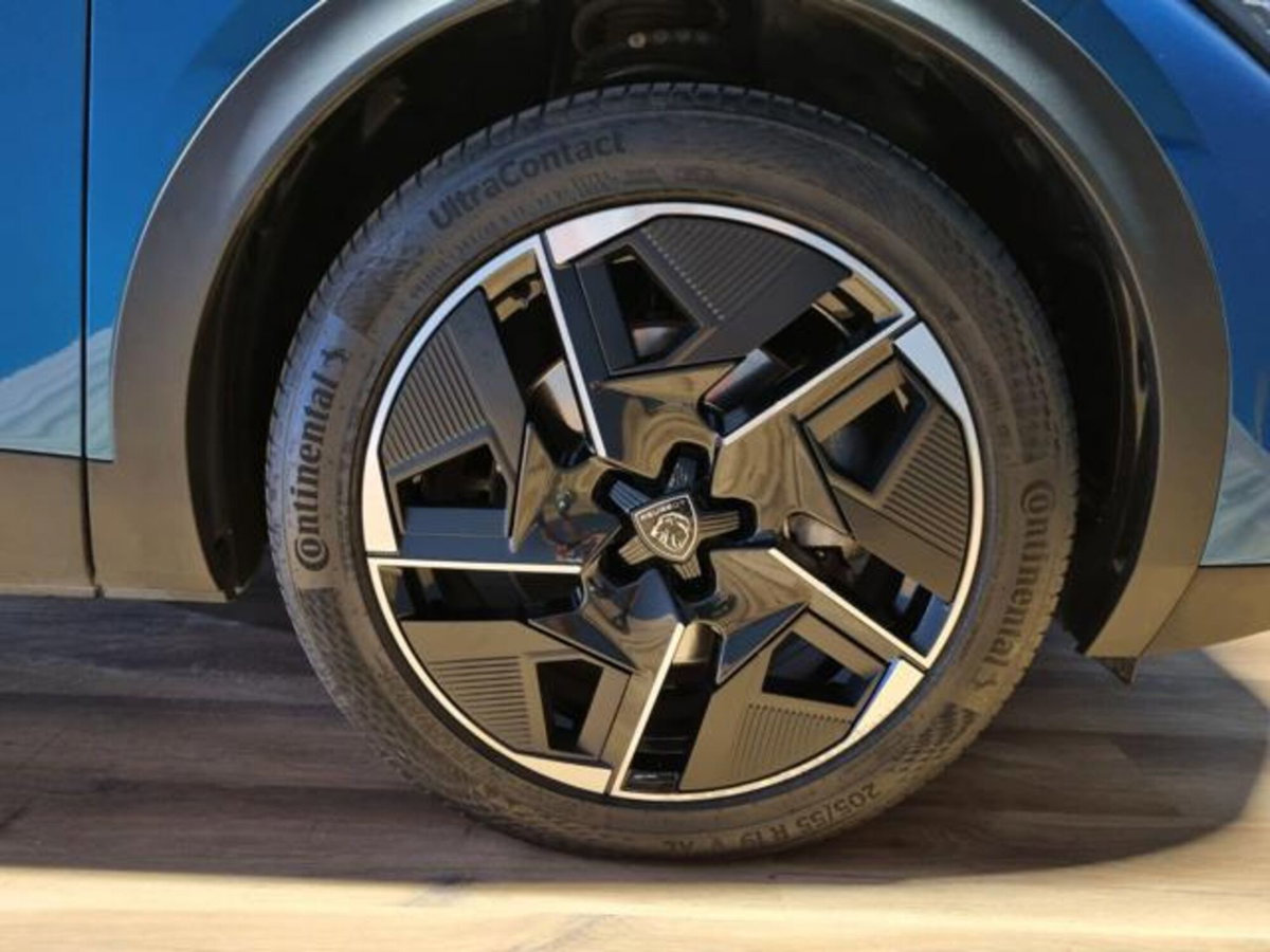 Peugeot 408 Hybrid 225 e-EAT8 First Edition (9)