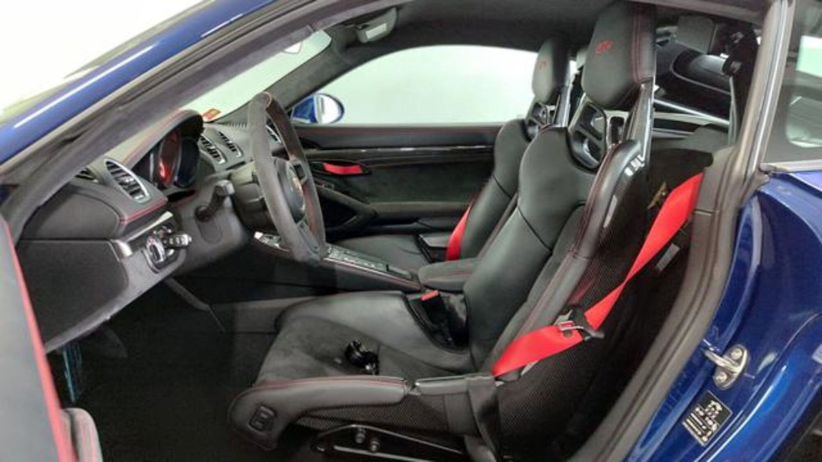 Porsche 718 Cayman  Cayman 4.0 GT4 (7)