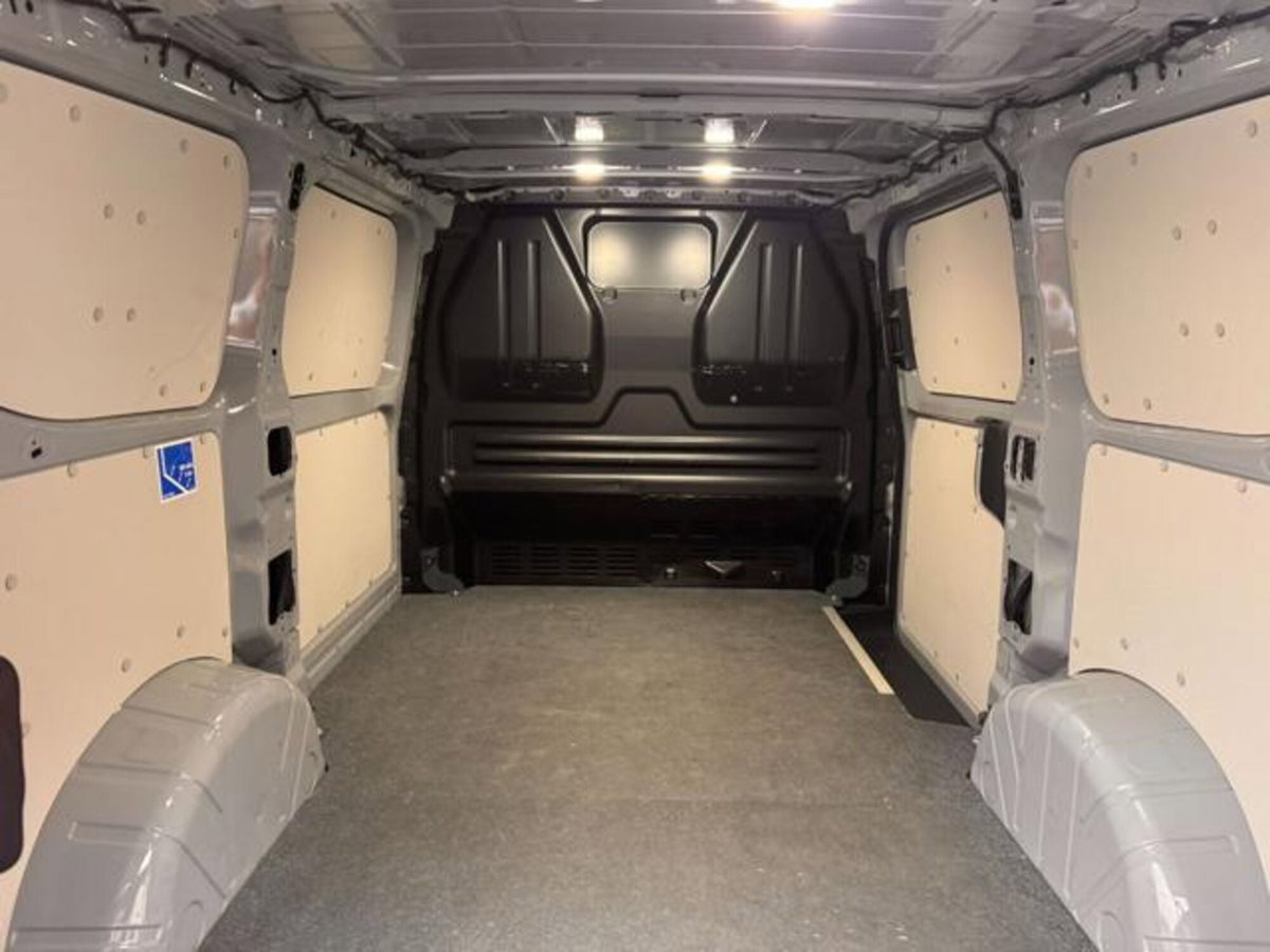 Ford Transit Custom Furgone 320 2.0 ecoblue 136cv Titanium L1H1 A8 (12)