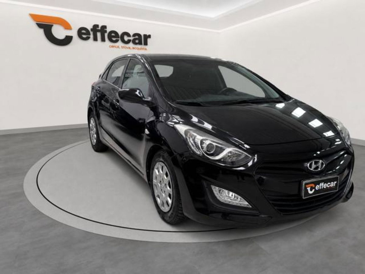 Hyundai i30 1.4 CRDi 5p. Classic (3)