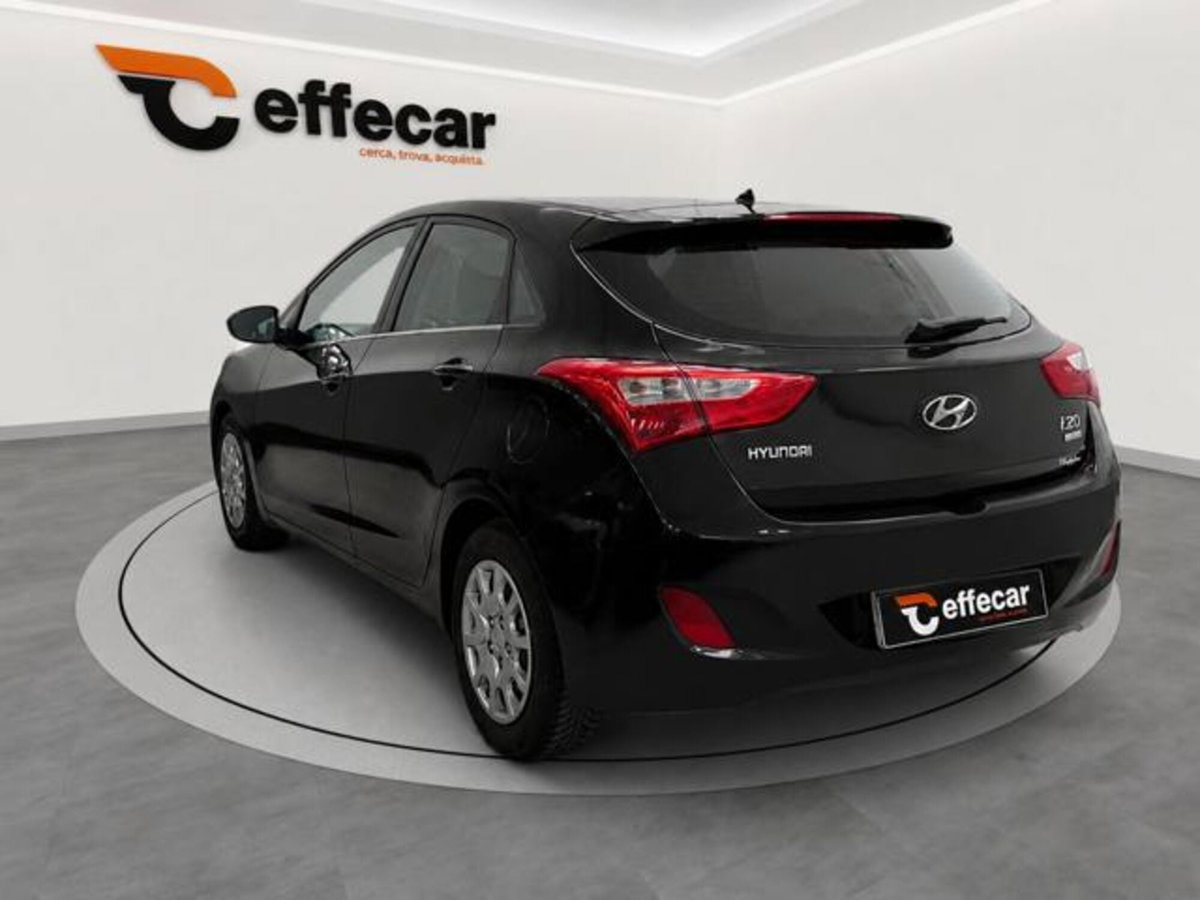 Hyundai i30 1.4 CRDi 5p. Classic (4)