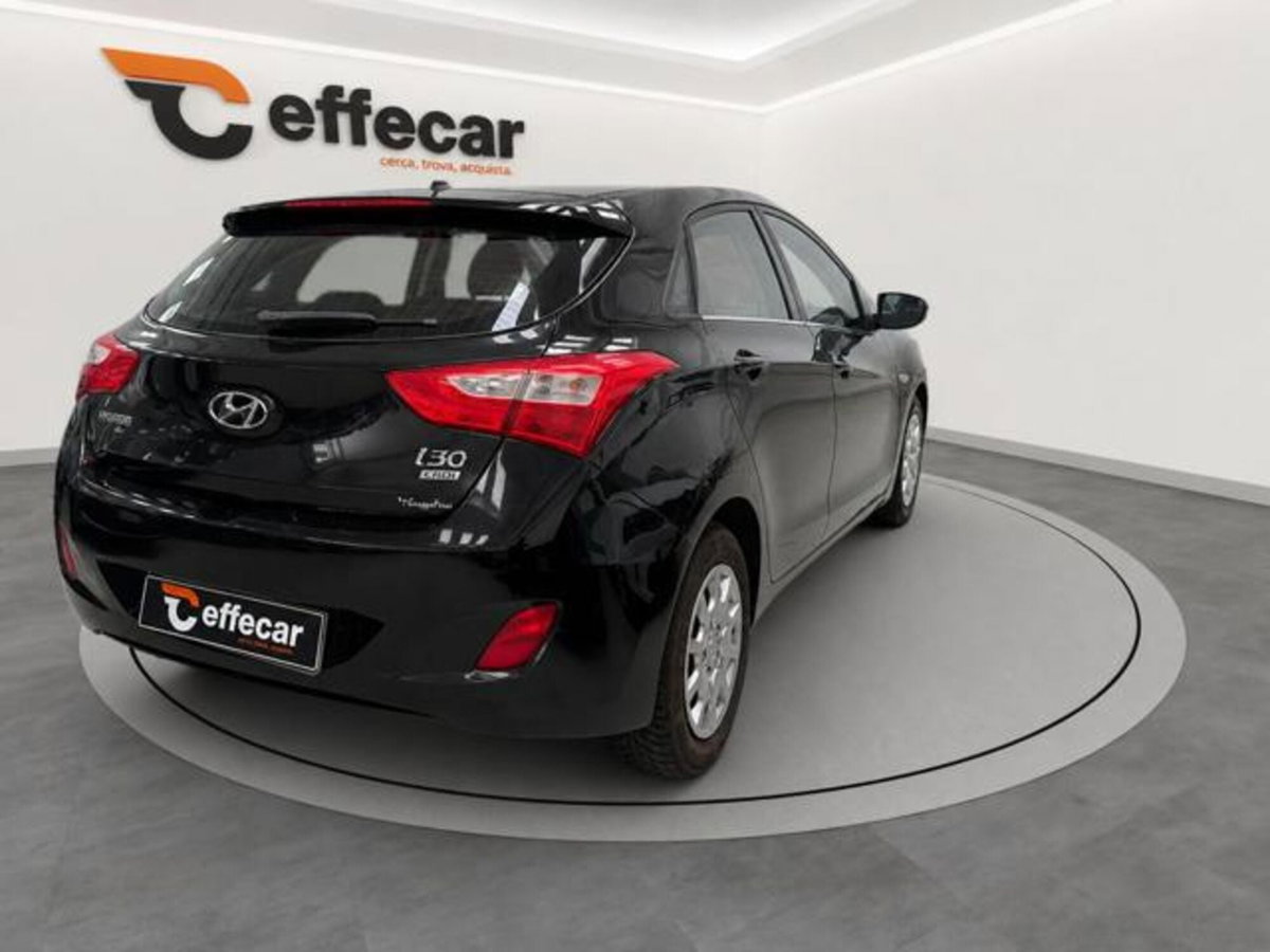 Hyundai i30 1.4 CRDi 5p. Classic (6)