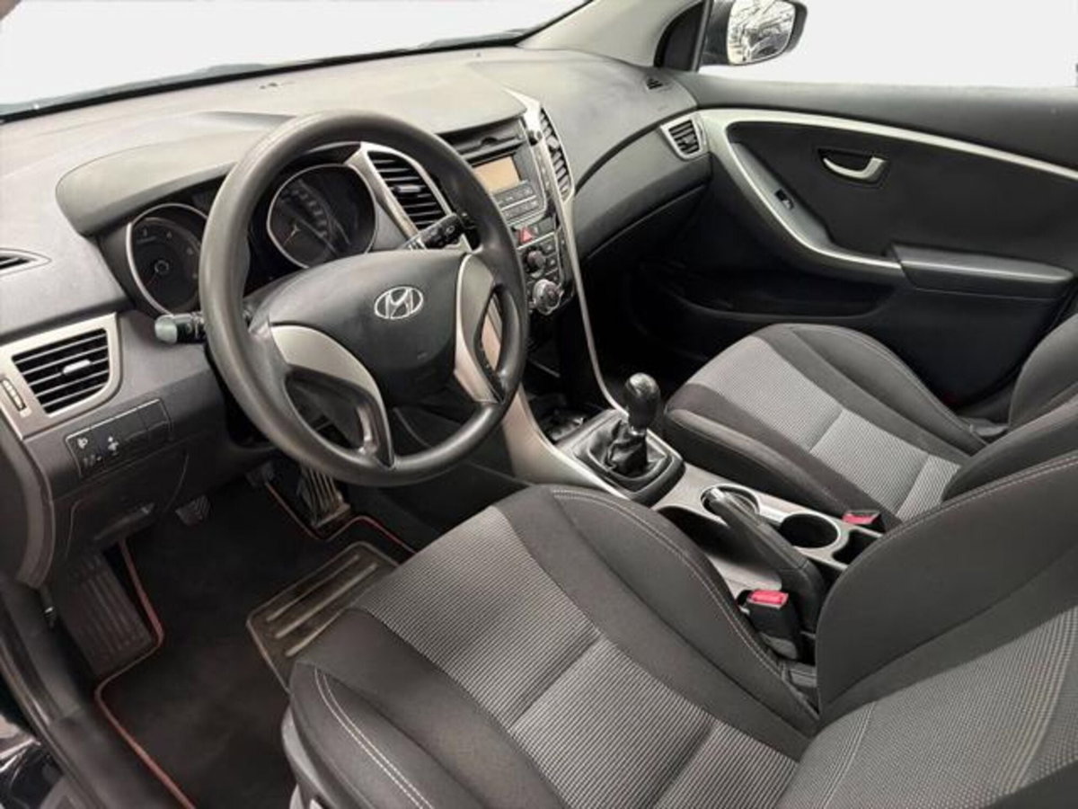 Hyundai i30 1.4 CRDi 5p. Classic (7)