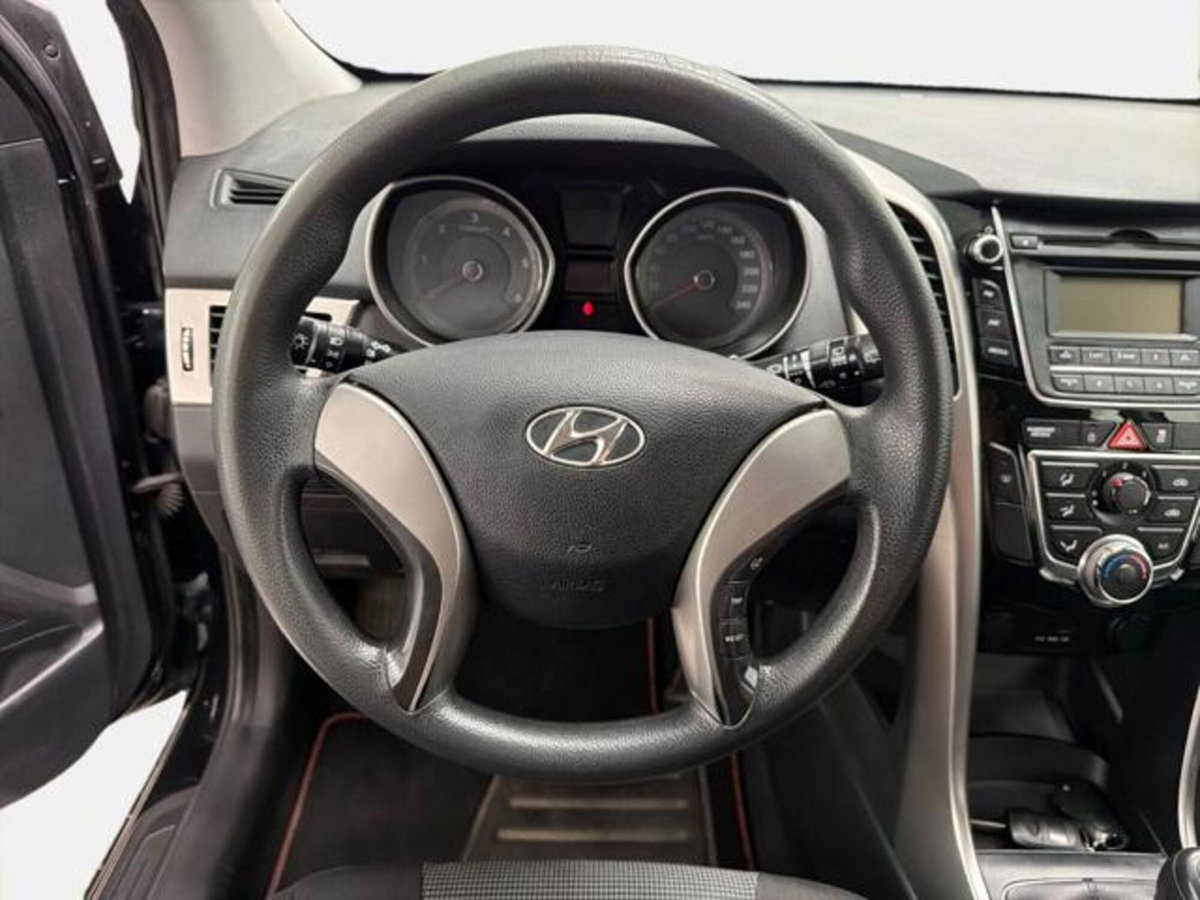 Hyundai i30 1.4 CRDi 5p. Classic (8)