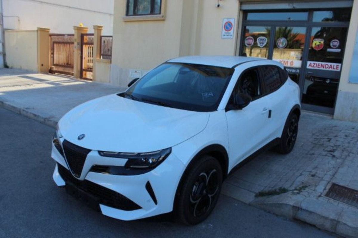 Alfa Romeo Junior 1.2 ibrida 145cv edct6 (6)