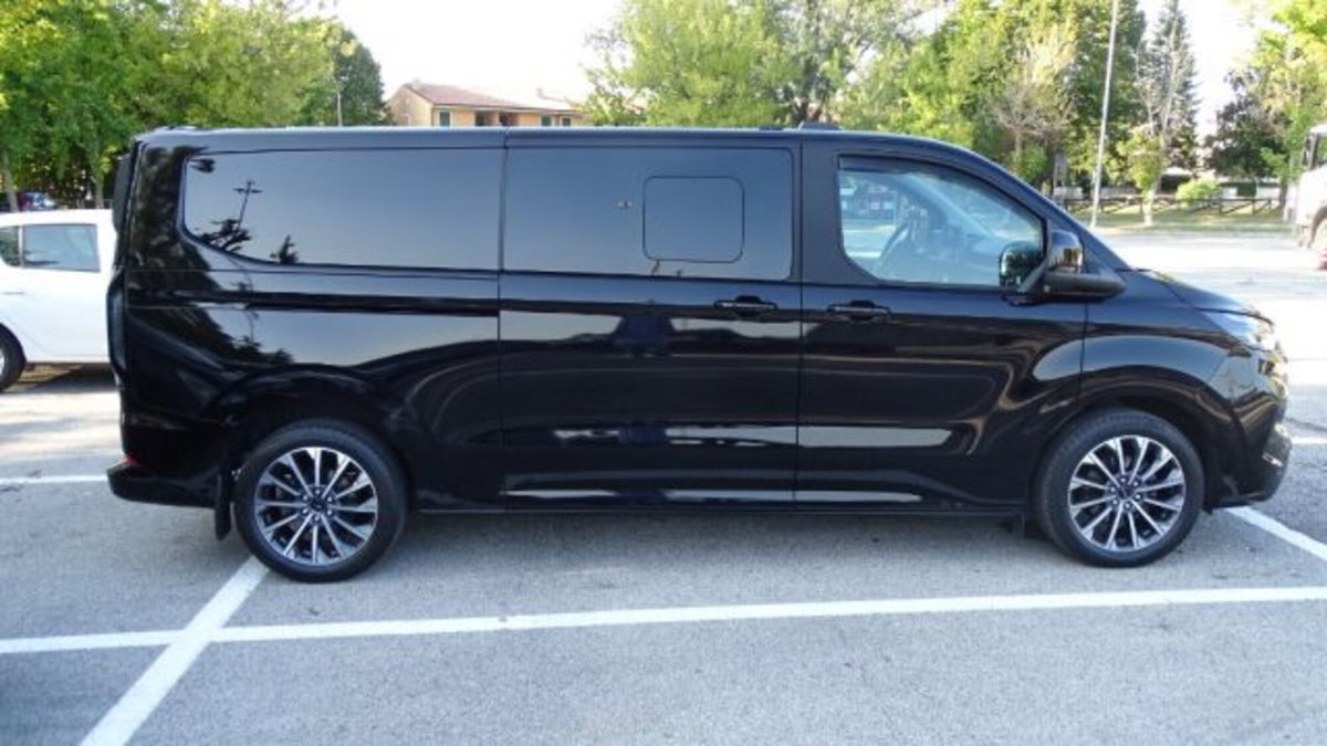 Ford Tourneo Custom 320 2.0 EcoBlue 170CV aut. PC Titanium (8)