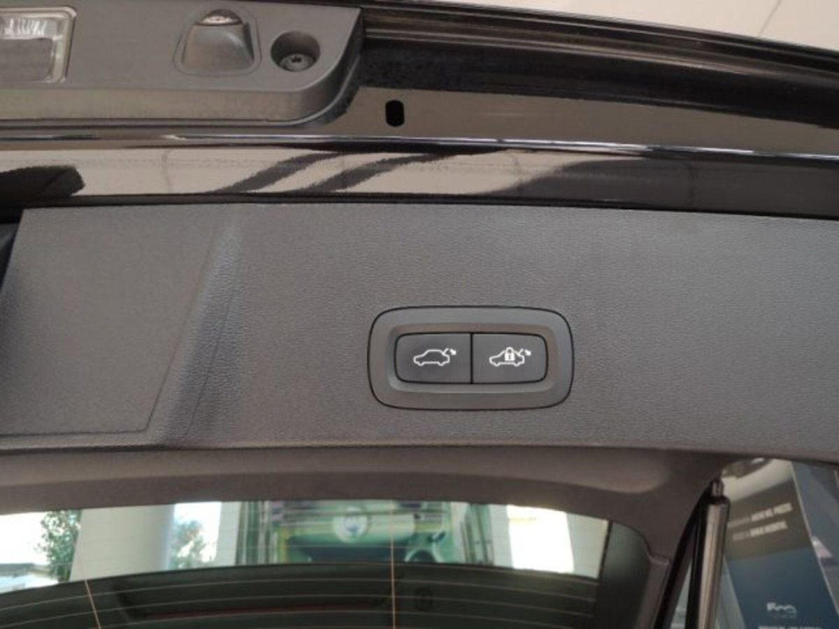 Volvo XC40 T2 automatico Core (15)