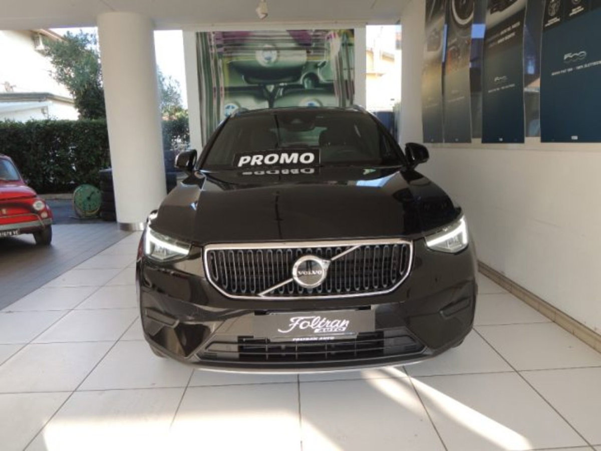 Volvo XC40 T2 automatico Core (2)